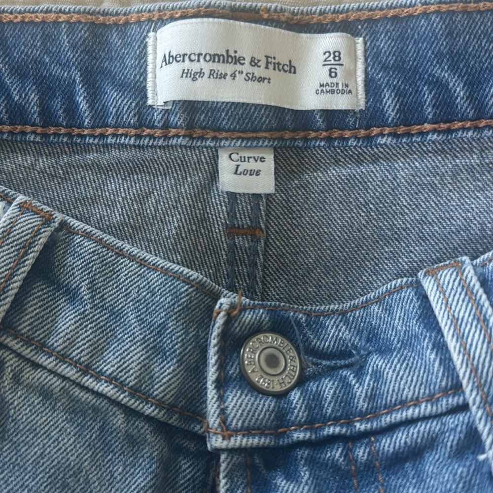 A&F High Rise 4” Short - Picture 3 of 5